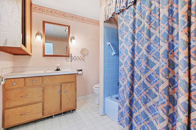 2516 Fairfield Avenue, Kalamazoo Twp, MI 49048