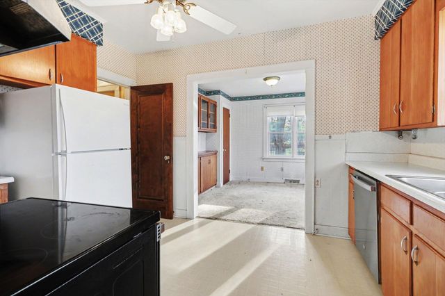 2516 Fairfield Avenue, Kalamazoo Twp, MI 49048