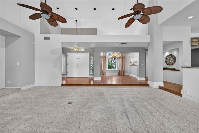 8269 N 6th Street, Fresno, CA 93720