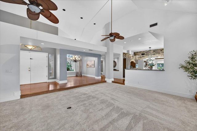 8269 N 6th Street, Fresno, CA 93720