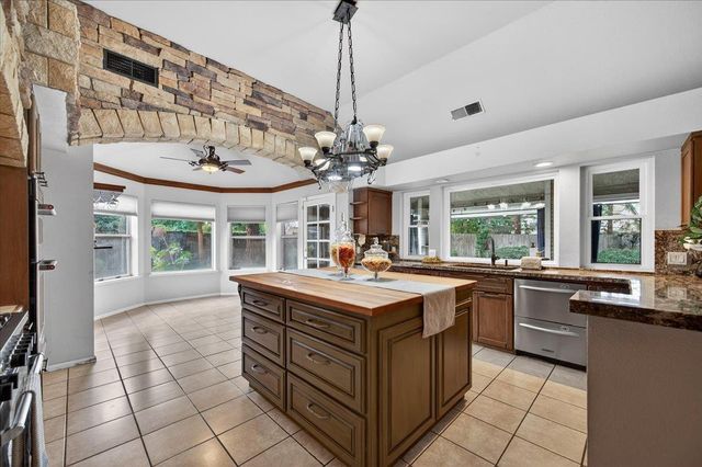 8269 N 6th Street, Fresno, CA 93720