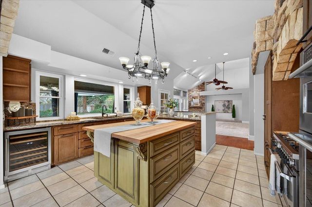 8269 N 6th Street, Fresno, CA 93720