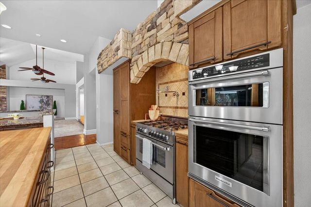 8269 N 6th Street, Fresno, CA 93720