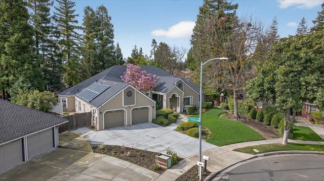 8269 N 6th Street, Fresno, CA 93720