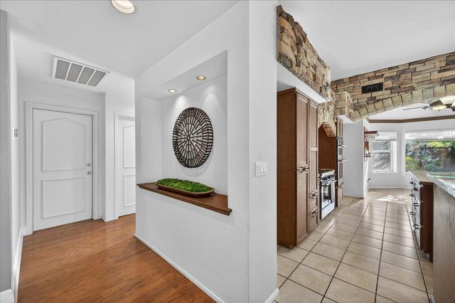 8269 N 6th Street, Fresno, CA 93720