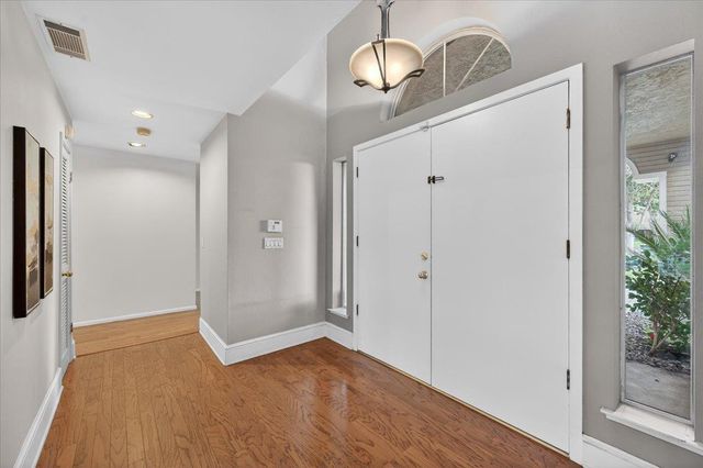 8269 N 6th Street, Fresno, CA 93720