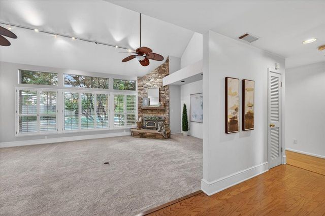 8269 N 6th Street, Fresno, CA 93720