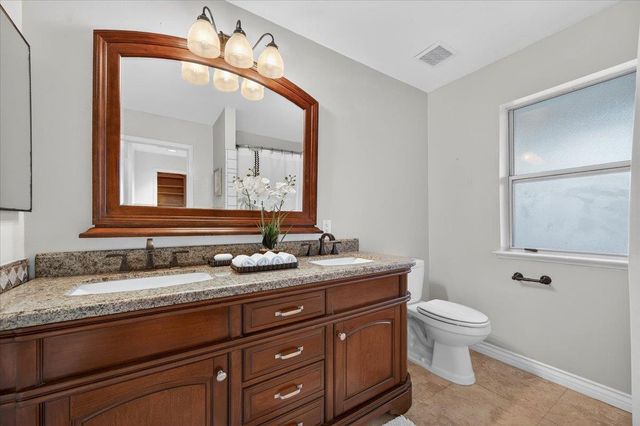 8269 N 6th Street, Fresno, CA 93720