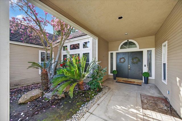 8269 N 6th Street, Fresno, CA 93720