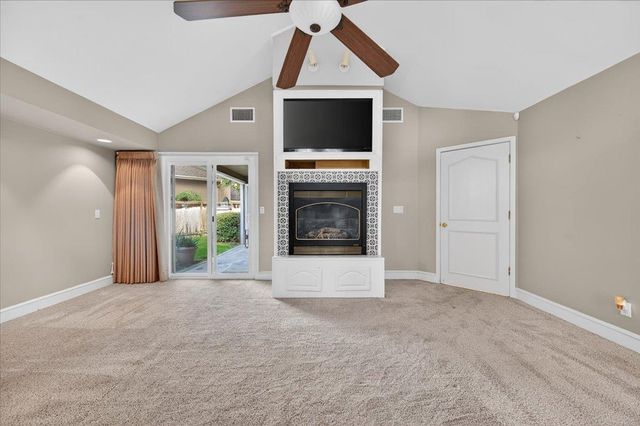 8269 N 6th Street, Fresno, CA 93720