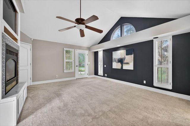 8269 N 6th Street, Fresno, CA 93720