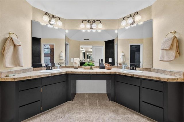 8269 N 6th Street, Fresno, CA 93720