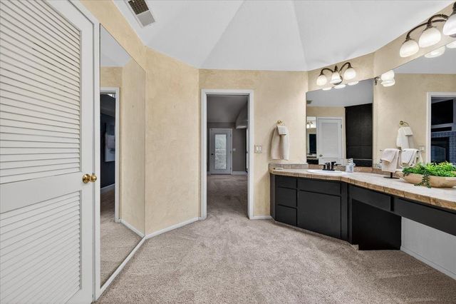 8269 N 6th Street, Fresno, CA 93720