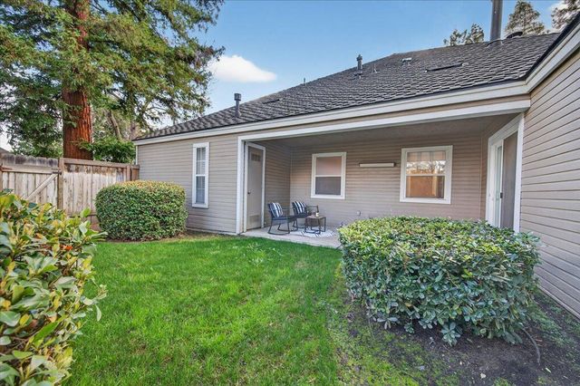 8269 N 6th Street, Fresno, CA 93720