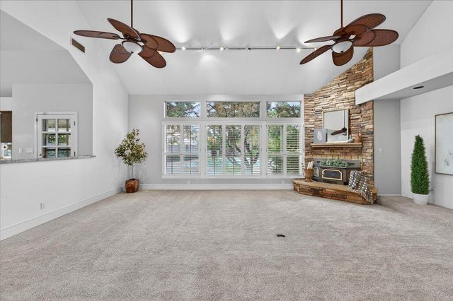 8269 N 6th Street, Fresno, CA 93720