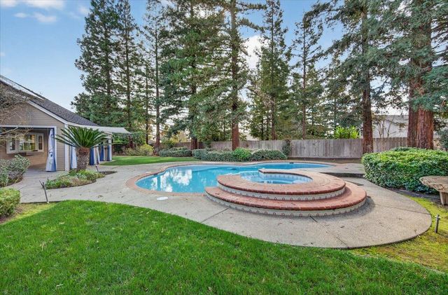 8269 N 6th Street, Fresno, CA 93720