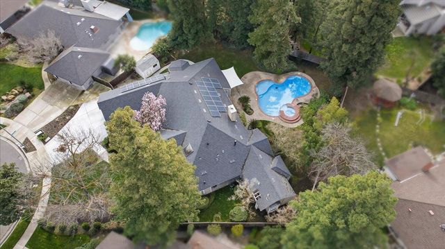 8269 N 6th Street, Fresno, CA 93720