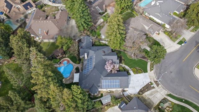 8269 N 6th Street, Fresno, CA 93720