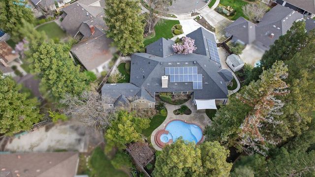 8269 N 6th Street, Fresno, CA 93720