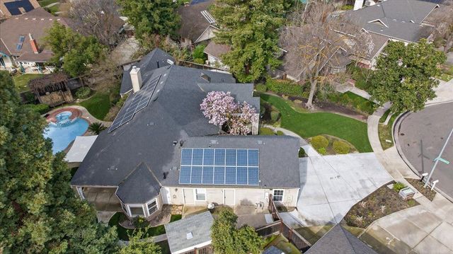 8269 N 6th Street, Fresno, CA 93720