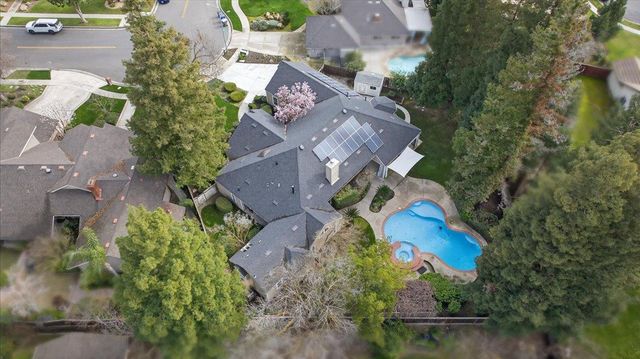 8269 N 6th Street, Fresno, CA 93720