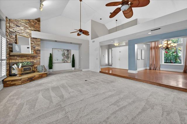 8269 N 6th Street, Fresno, CA 93720