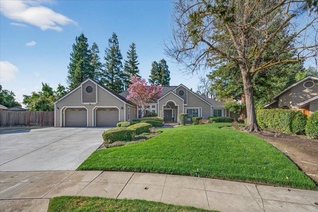 8269 N 6th Street, Fresno, CA 93720