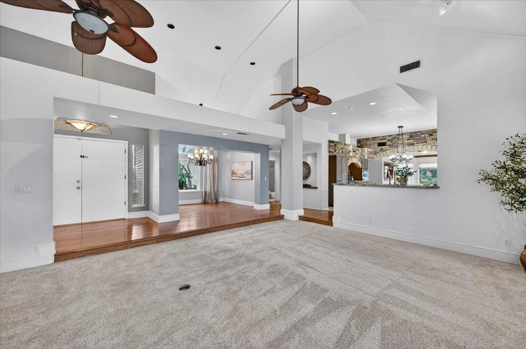 Image 11 of property listing at 8269 N 6th Street, Fresno, CA 93720