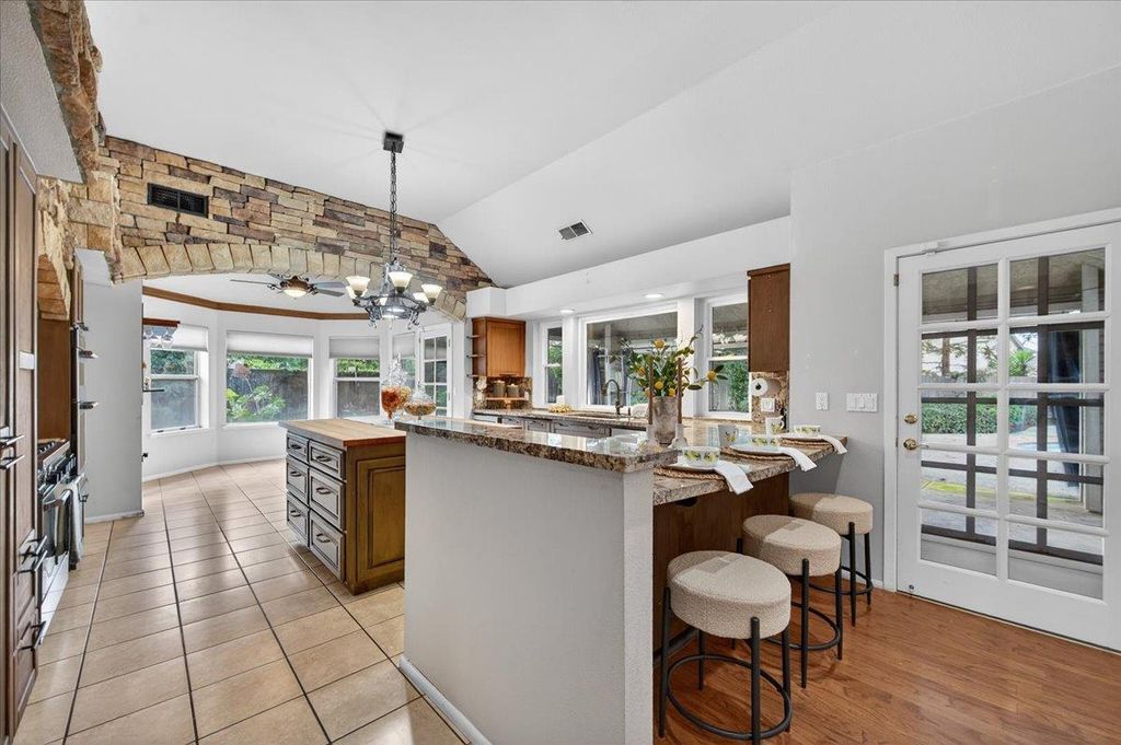 Image 12 of property listing at 8269 N 6th Street, Fresno, CA 93720