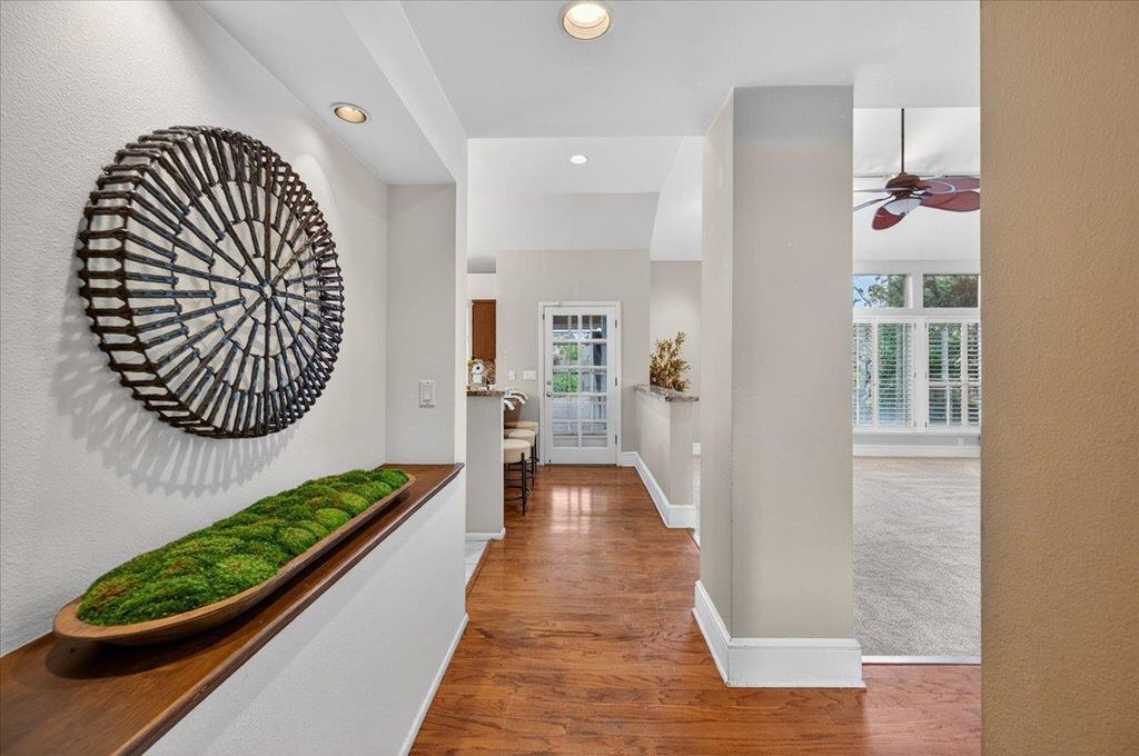 Image 23 of property listing at 8269 N 6th Street, Fresno, CA 93720