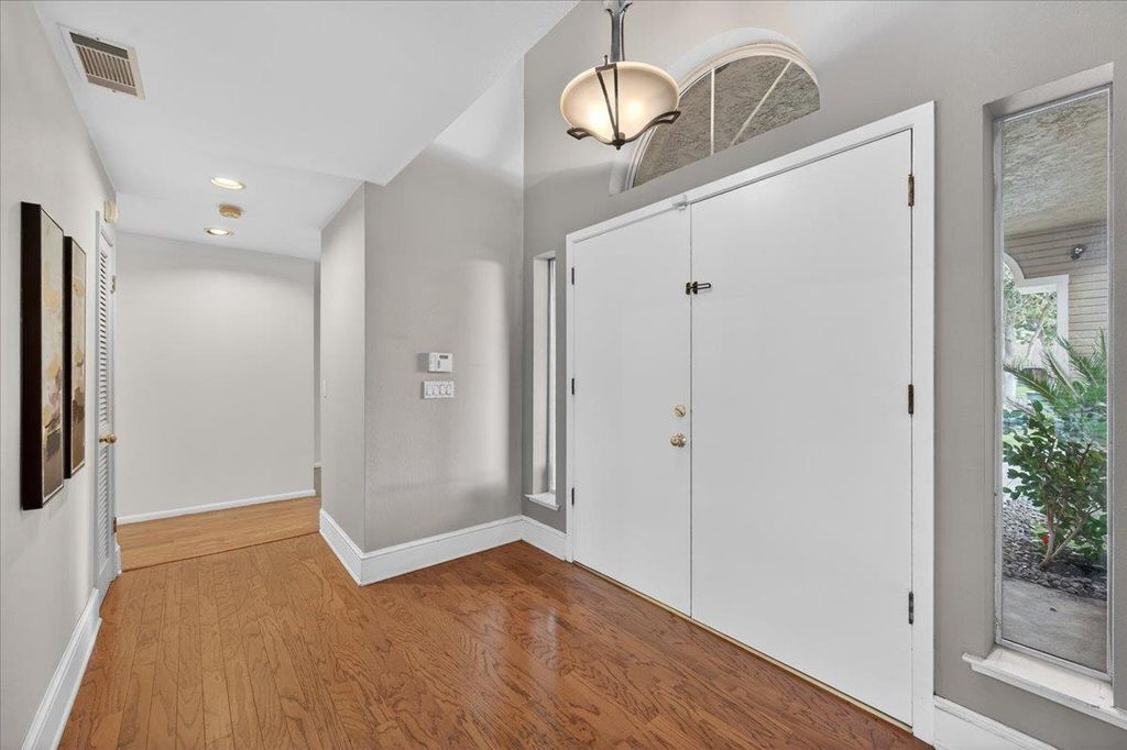 Image 24 of property listing at 8269 N 6th Street, Fresno, CA 93720