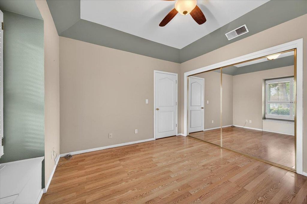 Image 30 of property listing at 8269 N 6th Street, Fresno, CA 93720