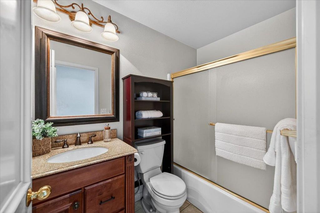 Image 34 of property listing at 8269 N 6th Street, Fresno, CA 93720