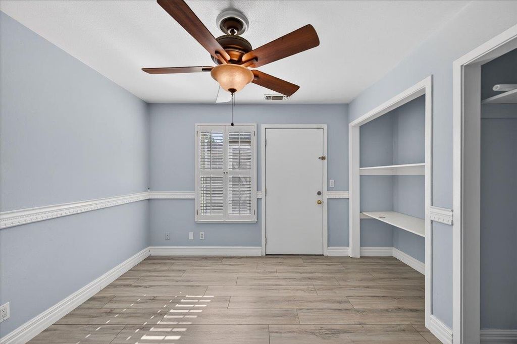 Image 36 of property listing at 8269 N 6th Street, Fresno, CA 93720