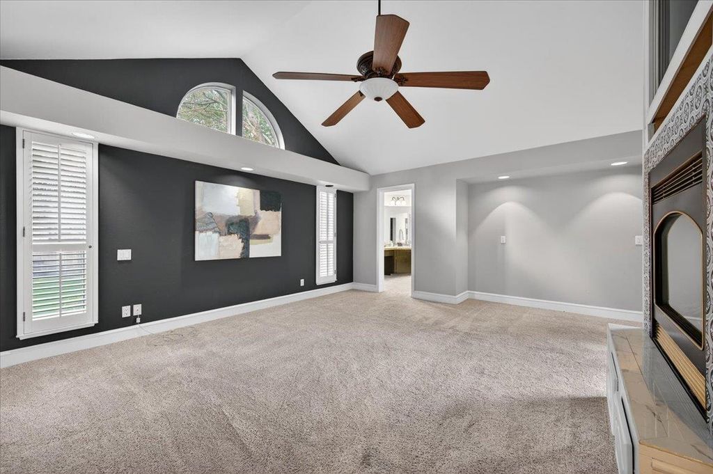 Image 38 of property listing at 8269 N 6th Street, Fresno, CA 93720