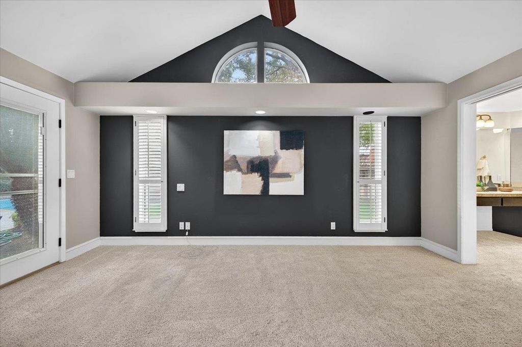 Image 39 of property listing at 8269 N 6th Street, Fresno, CA 93720