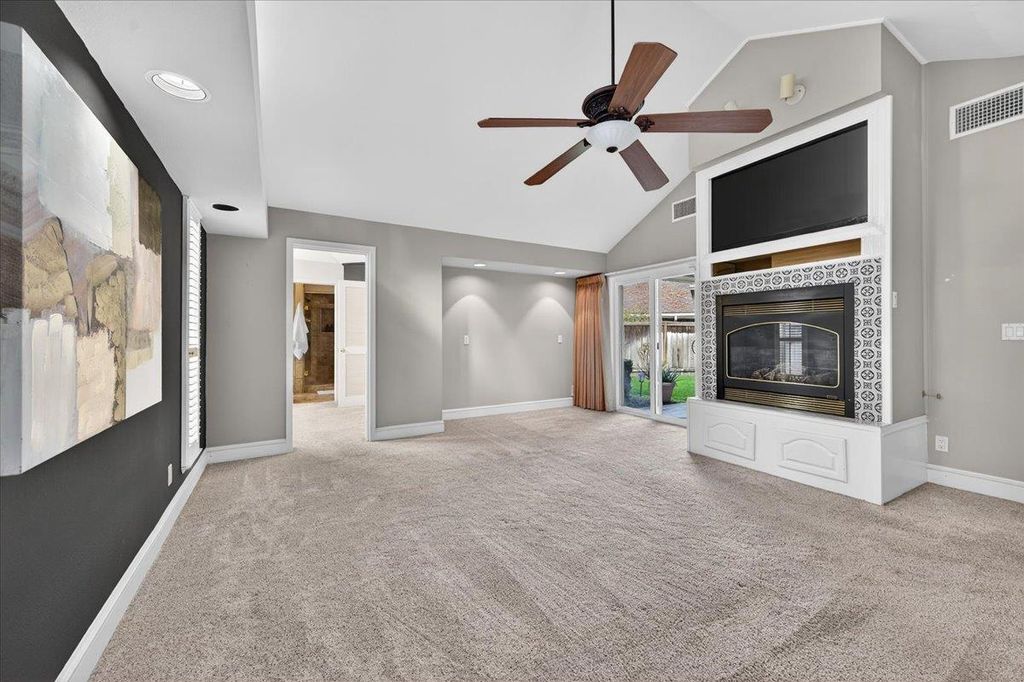 Image 40 of property listing at 8269 N 6th Street, Fresno, CA 93720