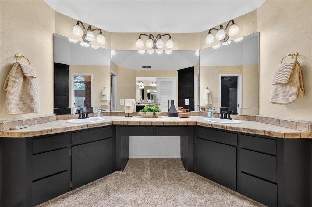 Image 46 of property listing at 8269 N 6th Street, Fresno, CA 93720