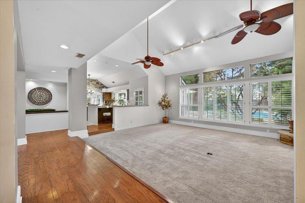 Image 5 of property listing at 8269 N 6th Street, Fresno, CA 93720