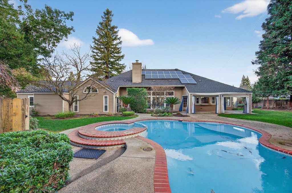 Image 59 of property listing at 8269 N 6th Street, Fresno, CA 93720