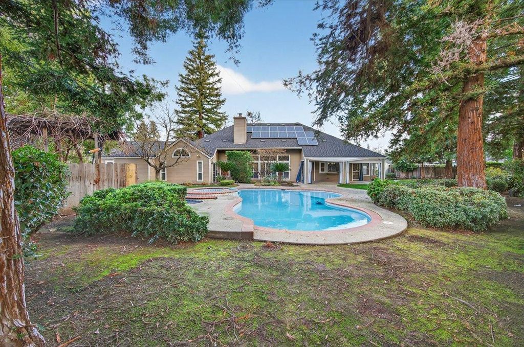 Image 60 of property listing at 8269 N 6th Street, Fresno, CA 93720