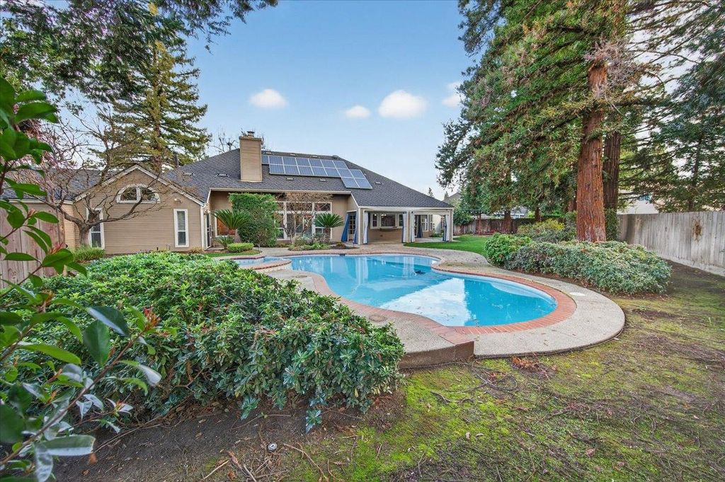 Image 61 of property listing at 8269 N 6th Street, Fresno, CA 93720