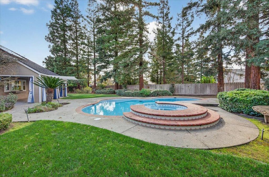 Image 63 of property listing at 8269 N 6th Street, Fresno, CA 93720