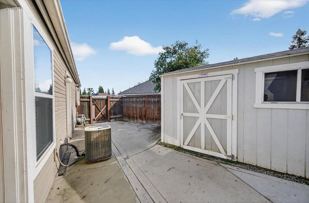 Image 65 of property listing at 8269 N 6th Street, Fresno, CA 93720