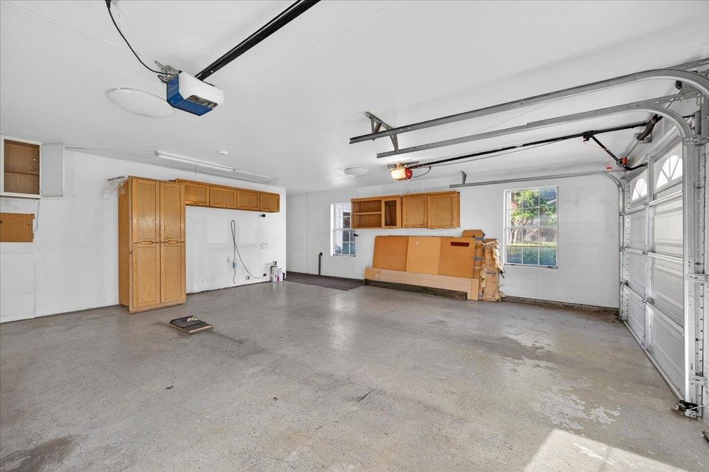 Image 66 of property listing at 8269 N 6th Street, Fresno, CA 93720