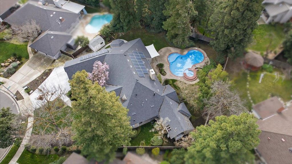 Image 67 of property listing at 8269 N 6th Street, Fresno, CA 93720