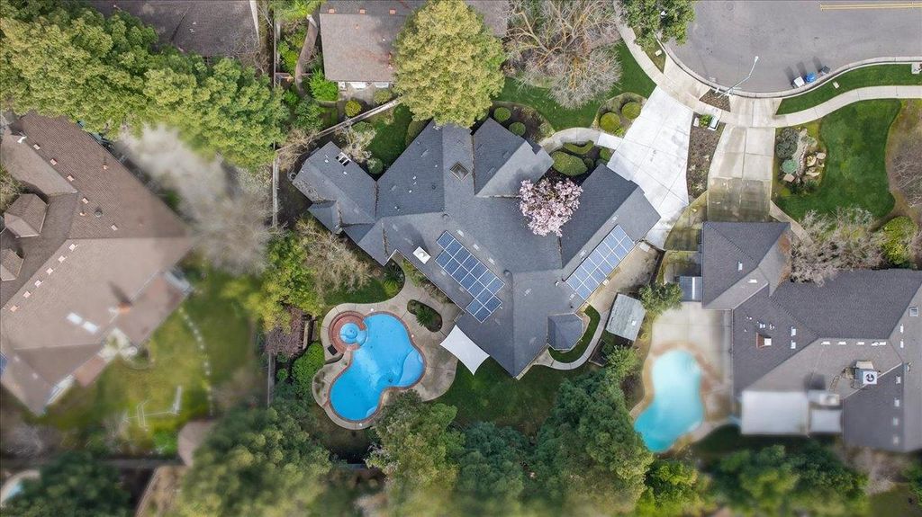 Image 72 of property listing at 8269 N 6th Street, Fresno, CA 93720