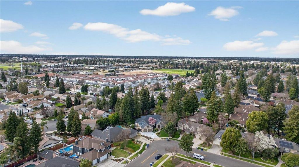 Image 74 of property listing at 8269 N 6th Street, Fresno, CA 93720