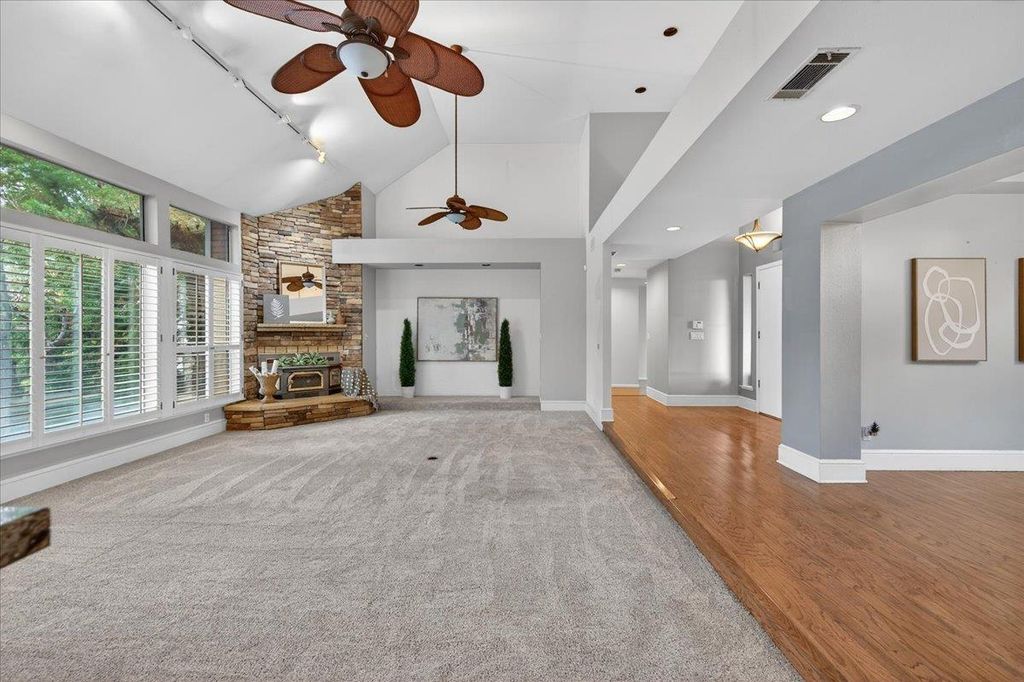 Image 8 of property listing at 8269 N 6th Street, Fresno, CA 93720