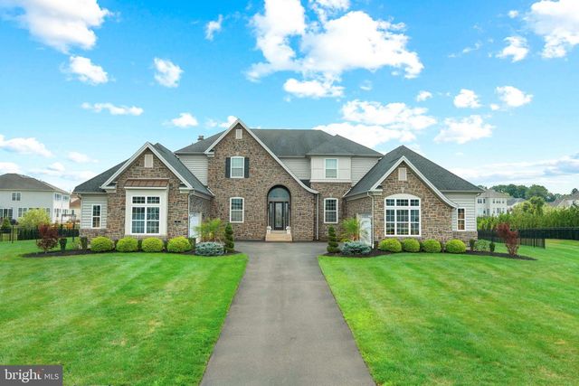 4 SHADY PINES DR, Ivyland, PA 18974
